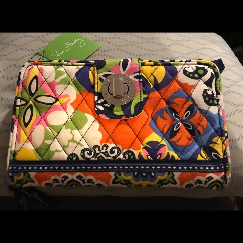 Vera Bradley- Turn lock wallet 8x5